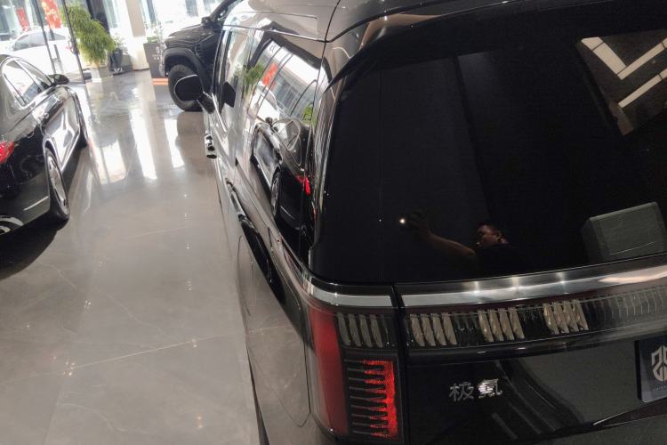 Used Zeekr 009 2022 WE Edition Exterior 2