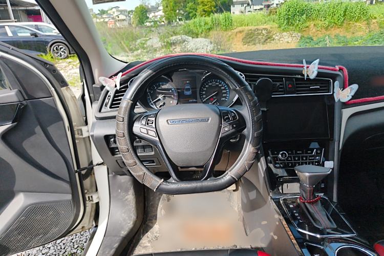 Used Venucia D60 2019 100 000 Honor 1.6L XL CVT Chenku Edition China VI Standard Steering Wheel