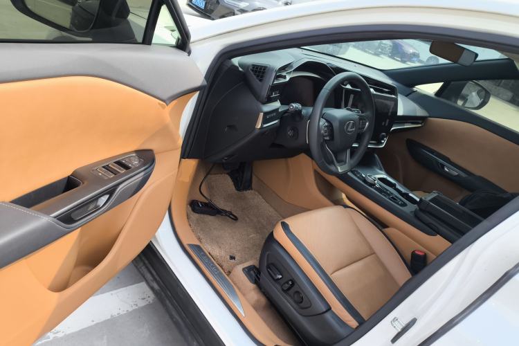 Used Lexus RZ 2023 450e All-Wheel Drive Luxury Edition Driver Seat