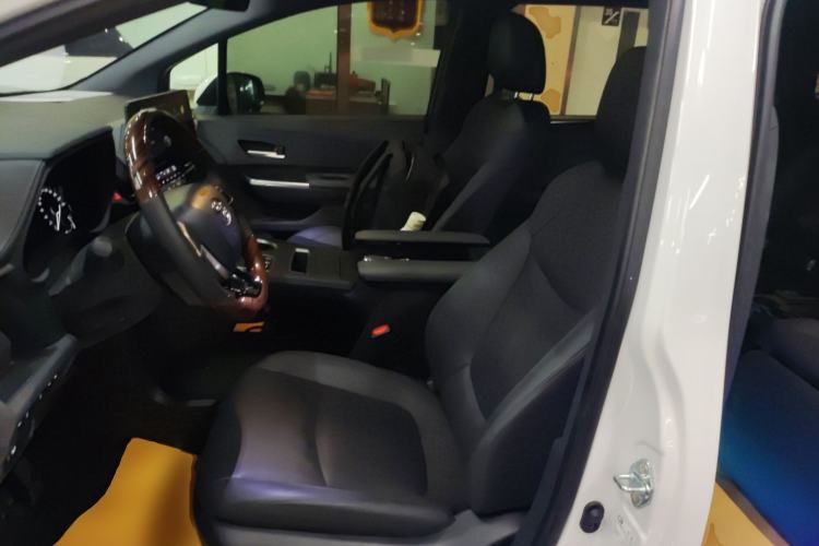 Used Toyota Sienna 2024 2.5L Hybrid Four-Wheel Drive Prestige Edition