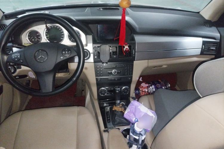 Used Mercedes-Benz GLK-Class 2011 GLK 300 4MATIC Fashion Model Center Console