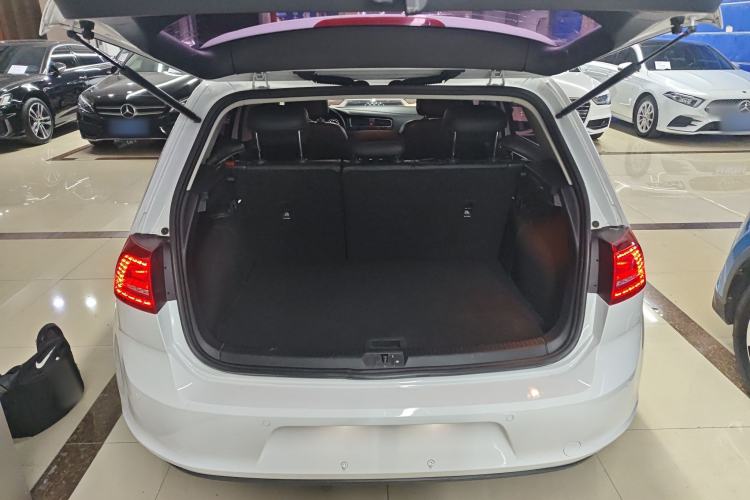 Used Volkswagen Golf 2017 1.6L Automatic Comfort Million-Vehicle Anniversary Edition