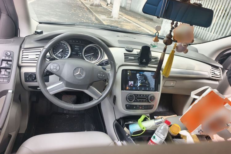 Used Mercedes-Benz R-Class 2011 R 300 L Business Model Center Console