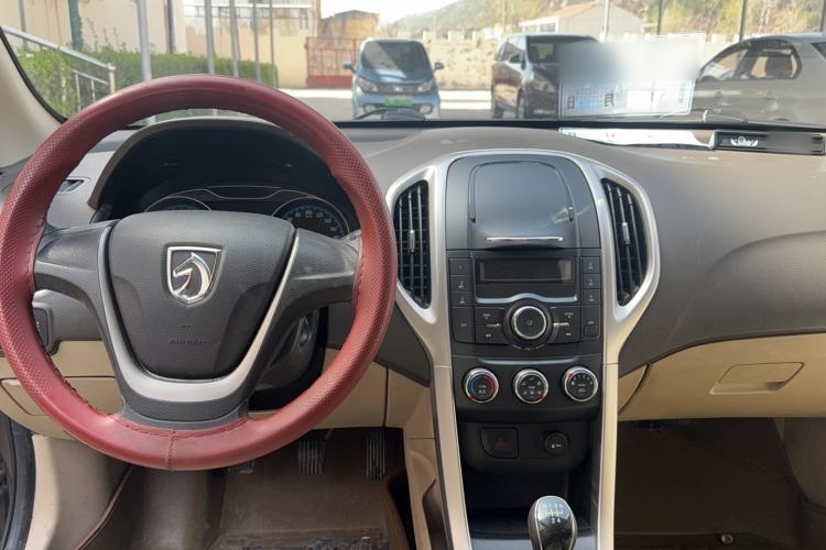 Used Baojun 630 2014 1.5L manual standard version