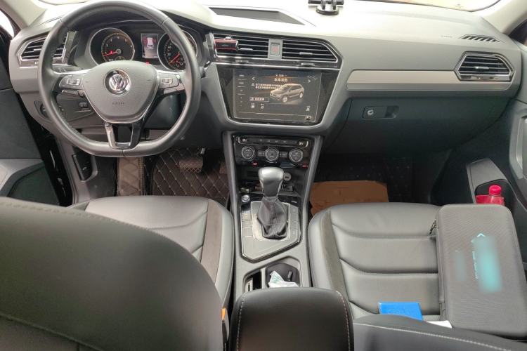 Used Volkswagen Tiguan L 2019 Revised Version 330TSI Automatic Two-Wheel Drive Panoramic Comfort Edition China V Standard Center Console