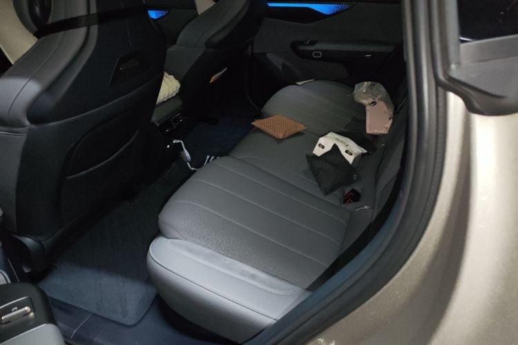 Used Lynk & Co 07 2024 EM-P 126 Long-Range Halo Left Rear Seat