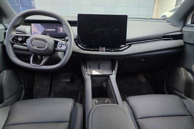 Used Lynk & Co 06 2025 Renew 1.5T Halo Interior 8