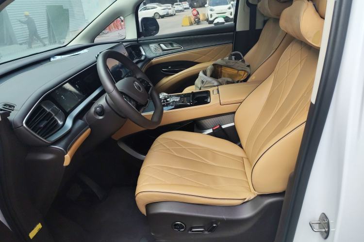 Used Denza D9 2024 DM-i 1050 Luxury Model