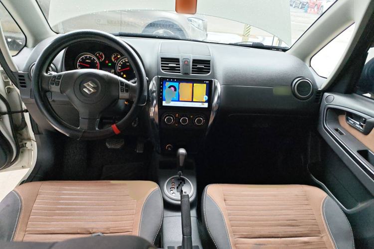 Used Suzuki SX4 2013 1.6L Automatic CoolRide Model Center Console