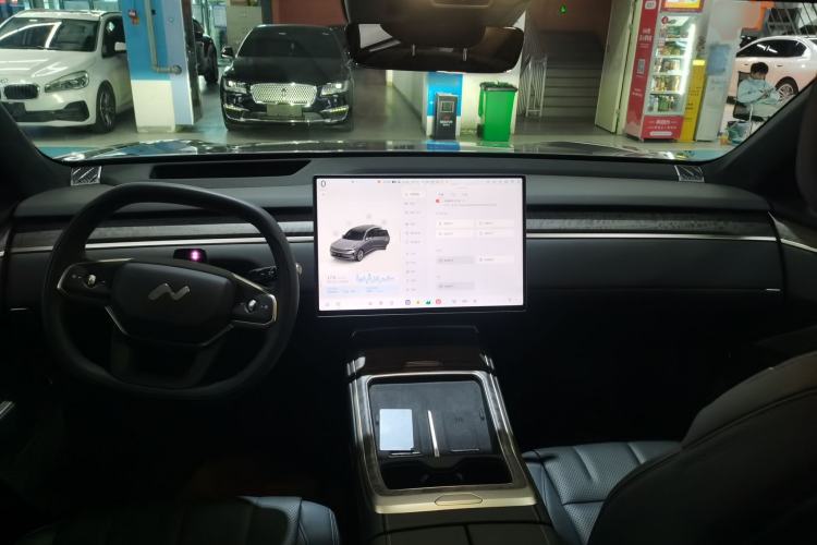 Used ONVO Luxeed L90 2025 Model—Ultra Six-Seater Version Center Console