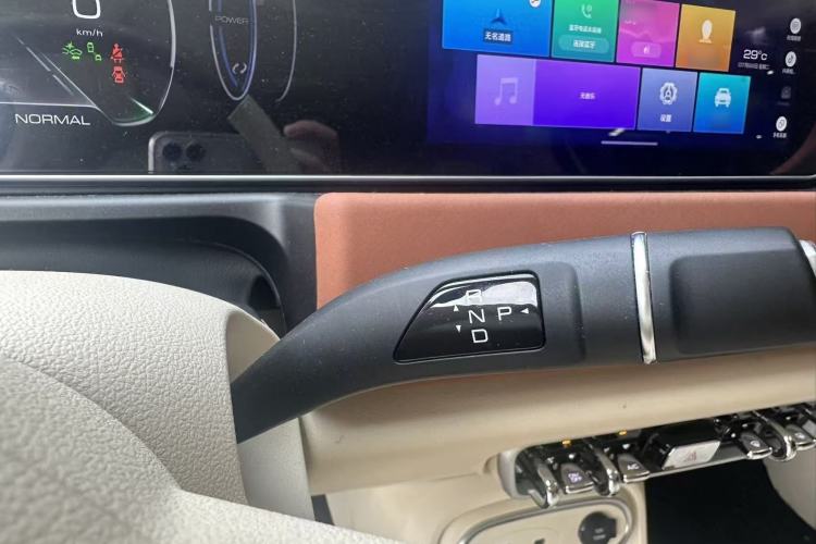 Used ORA Good Cat 2023 401 km Standard Range Premium Version Lithium Iron Phosphate Gear Lever