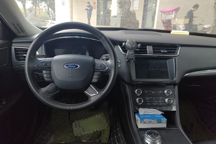 Used Ford Taurus 2017 Facelifted EcoBoost 245 Fashion Edition Center Console