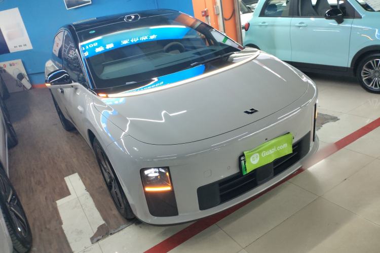 Used Li Auto i6 2025 Model Two-Wheel-Drive Standard Type
