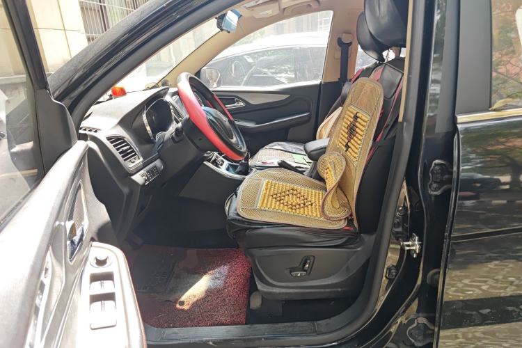 Used Baojun 560 2015 1.8L manual luxury version Left Front Seat