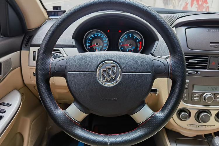 Used Buick Excelle 2013 1.5L Automatic Classic Model Interior 5