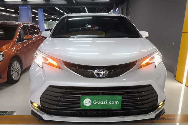 Used Toyota Sienna 2023 2.5L Hybrid Deluxe Edition
