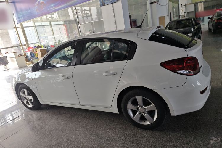 Used Chevrolet Cruze 2013 Hatchback 1.6L Manual Luxury Model
