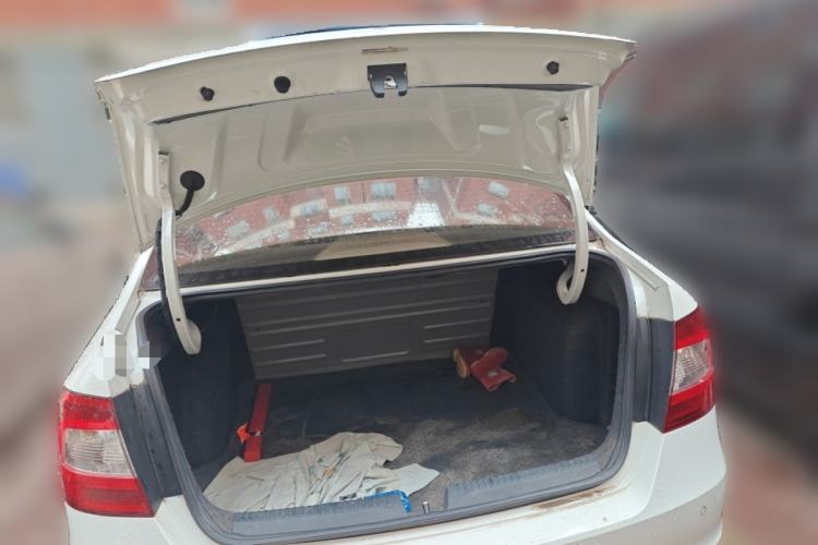 Used Skoda Rapid 2015 1.6L Manual Smart Selection Model Trunk