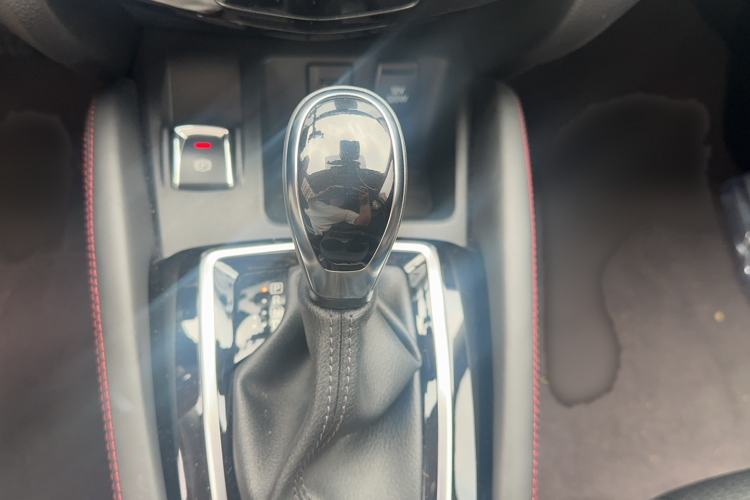Used Nissan Qashqai 2019 2.0L CVT Luxury Edition Gear Lever