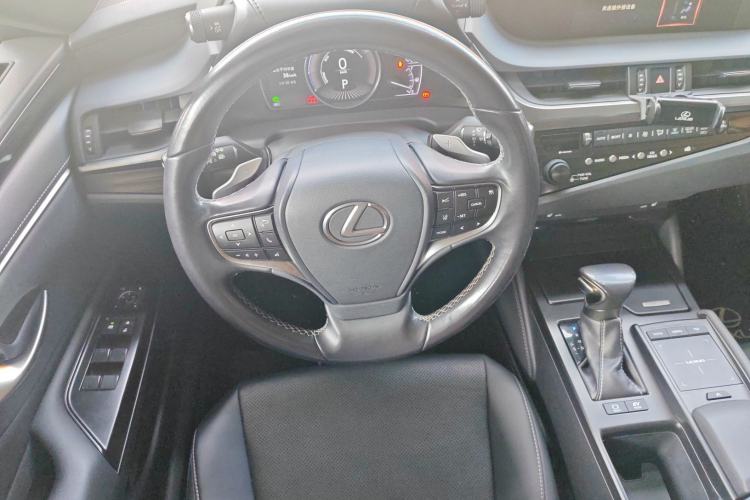 Used Lexus ES 2018 300h Premier Edition China VI Standard Steering Wheel