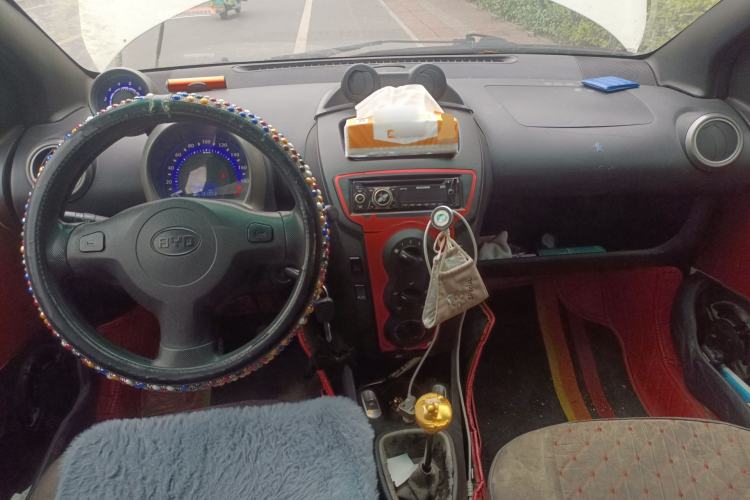 Used BYD F0 2011 Shangku Edition 1.0L XuanKu Model Center Console