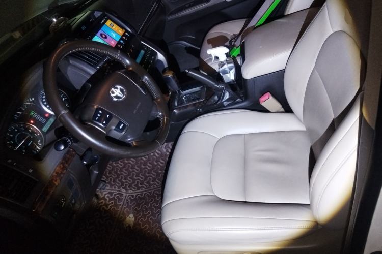 Used Toyota Land Cruiser 2010 4.0L Automatic VX
