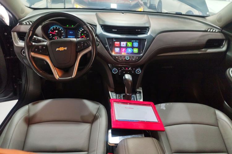 Used Chevrolet Malibu 2018 530T Automatic Luxury Edition Center Console