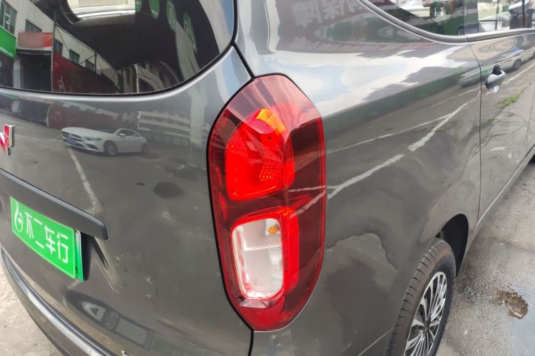 Used Wuling Hongguang New Energy 2024 All-Electric Model 300KM Standard Version Right Rear Taillight