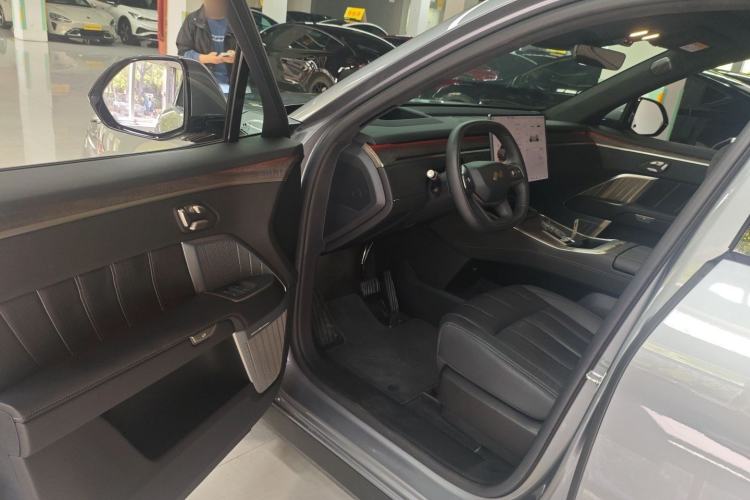 Used ONVO Luxeed L90 2025 Model—Ultra Six-Seater Version
