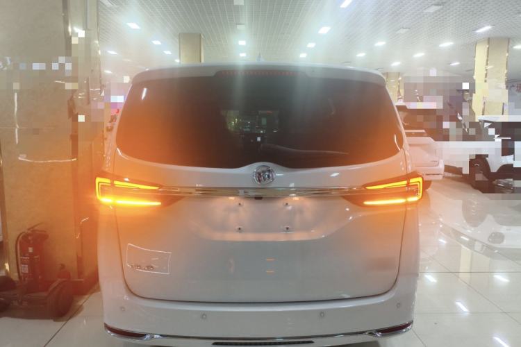 Used Buick GL8 2023 Facelifted Land Cruiser Executive Luxury Version