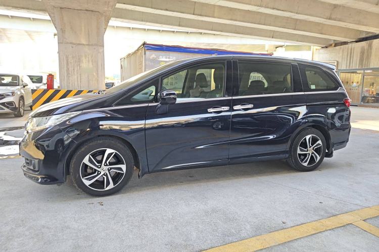 Used Honda Odyssey 2015 Revised 2.4L Luxury Edition
