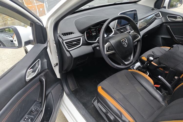 Used Baojun 310 2017 1.5L Manual Fashion Model Driver Seat