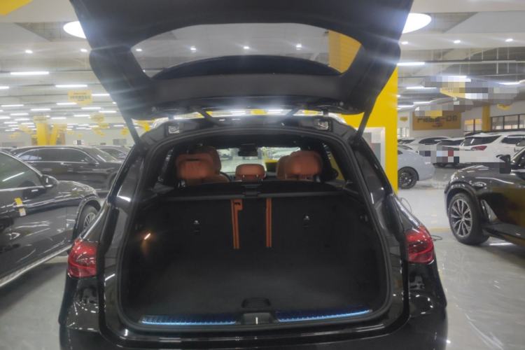 Used Mercedes-Benz GLC 2023 Facelift GLC 260 L 4MATIC Luxury Version 5 Seats Trunk