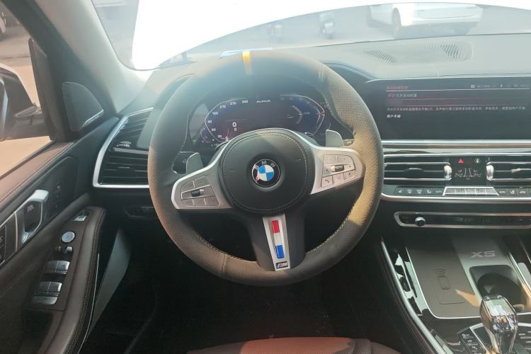 Used BMW X5 2022 xDrive 30Li Luxury M Sport Package
