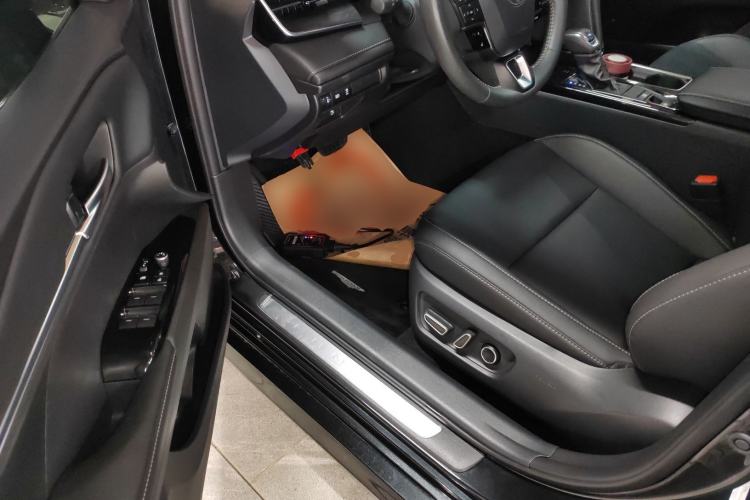 Used Toyota Camry 2024 Dual-Motor 2.0 HGVP Luxury Edition
