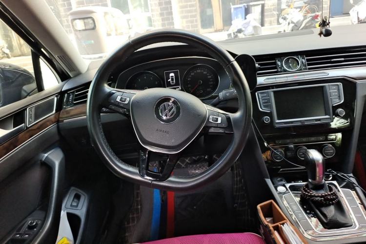 Used Volkswagen Magotan 2017 330TSI DSG Luxury Model
