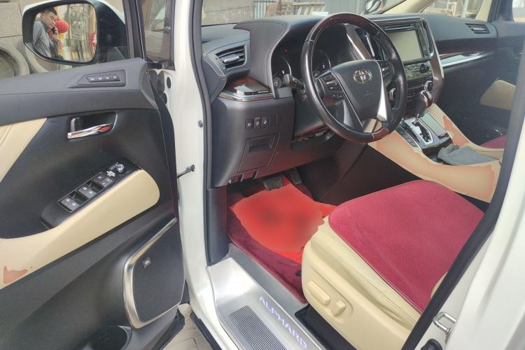 Used Toyota Alphard 2015 3.5L Luxury Edition
