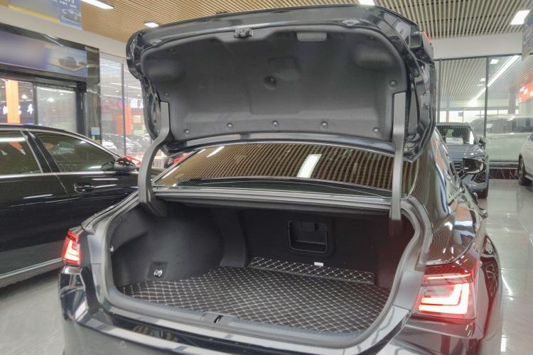 Used Lexus ES 2025 200 Premium Edition Trunk