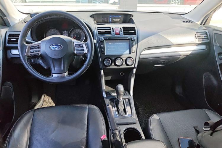 Used Subaru Forester 2013 2.5i Automatic Luxury Edition Center Console