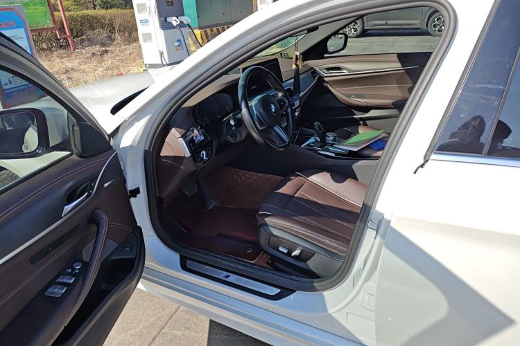 Used BMW 5 Series 2021 Facelifted 530Li Leading Edition M Sport Package
