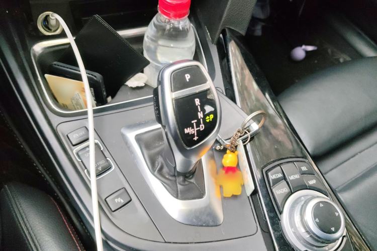 Used BMW 3 Series 2015 320i Luxury Edition Sports Design Package Gear Lever