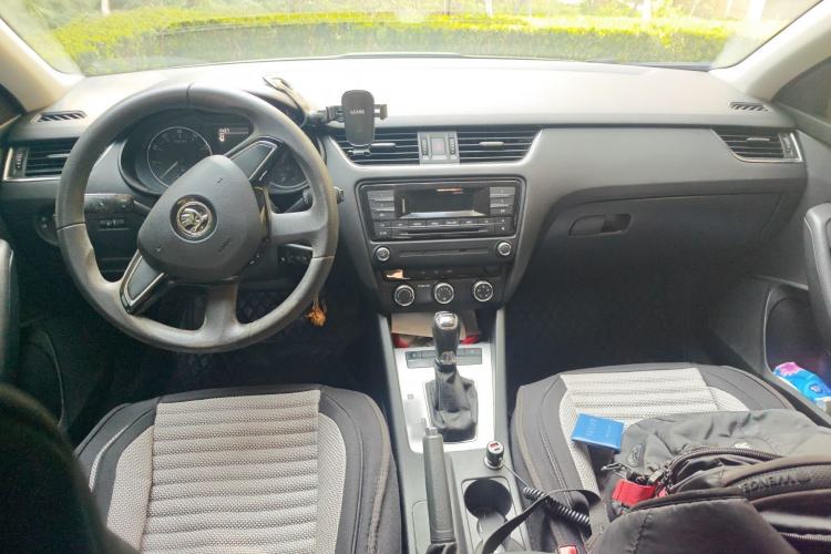 Used Skoda Octavia 2016 1.6L Automatic Chuanxing Edition Center Console