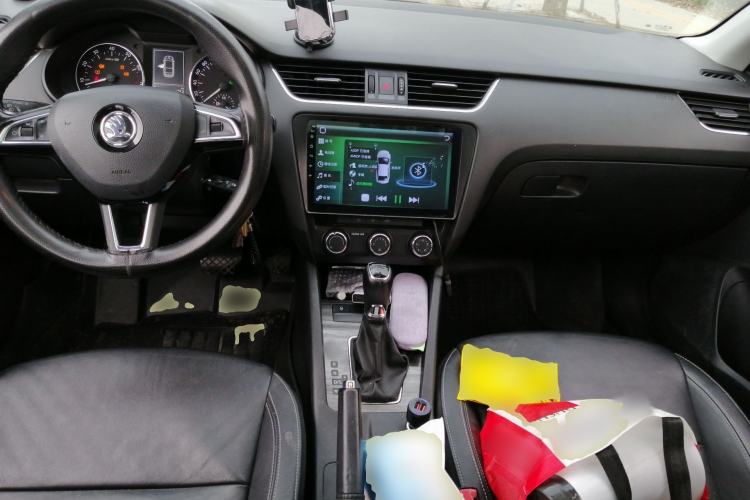 Used Skoda Octavia 2017 1.6L Automatic Smart Drive Edition Center Console