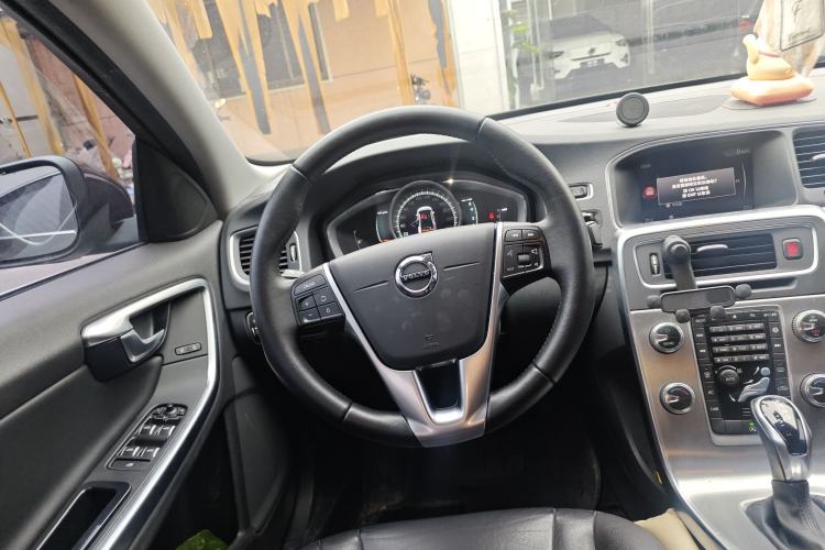 Used Volvo S60 2018 S60L T4 Smart & Ambitious Edition Steering Wheel