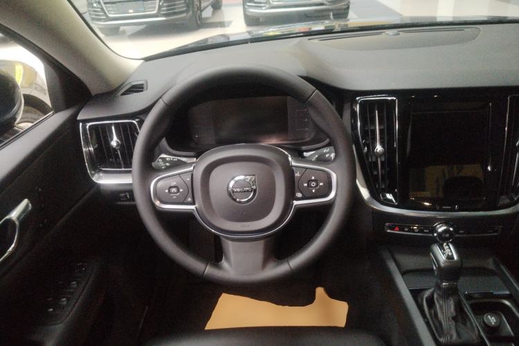 Used Volvo S60 2021 T4 Zhiyi Luxury Edition
