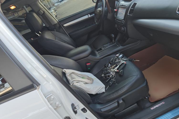 Used Kia Sorento 2013 2.4L 5-Seater Gasoline Luxury Version China IV Standard
