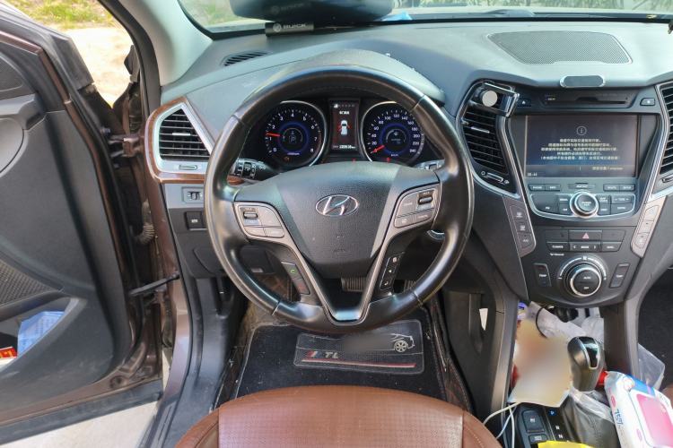 Used Hyundai Grand SantaFe 2013 3.0L 7-seat 4x4 Brown Interior Flagship Edition
