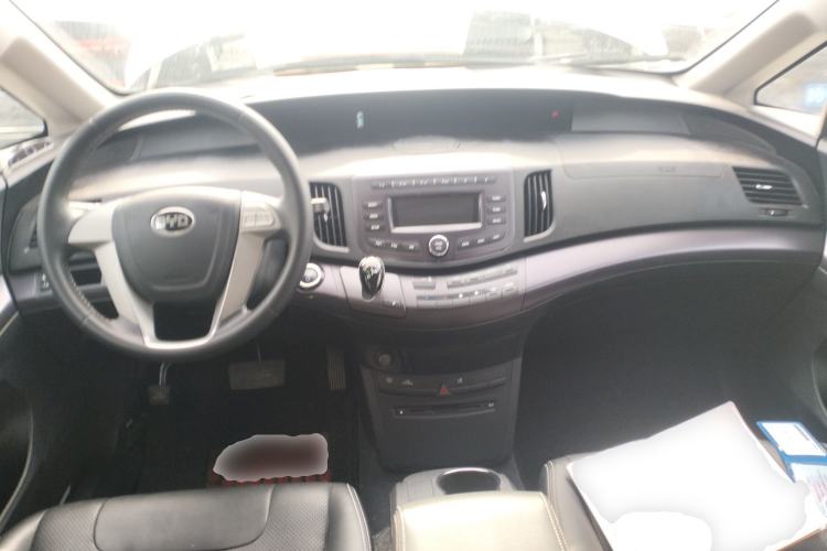 Used BYD e6 2016 400 Luxury Edition Center Console