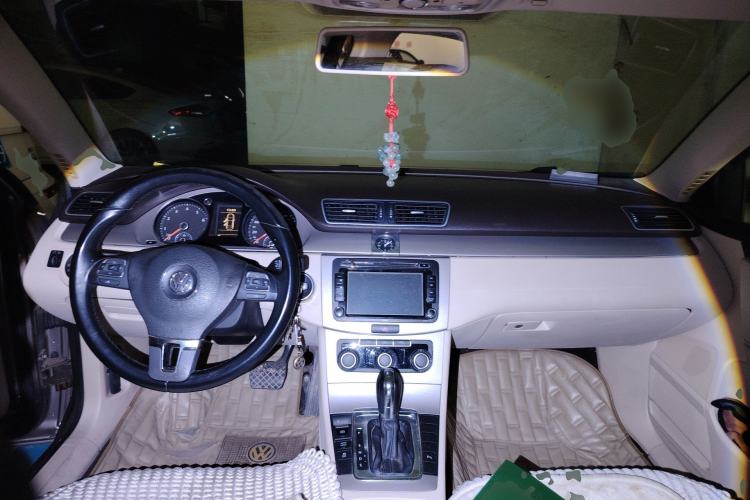 Used Volkswagen Magotan 2012 Revised Version 1.8TSI Leading Edition Center Console