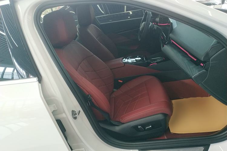 Used BMW 5 Series 2024 525Li Luxury Package Right Front Seat